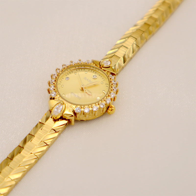 Exquisite Vintage Jewelry High Sense Precision 5A Diamond Embossed Bracelet Temperament Quartz Small Golden Watch Wholesale