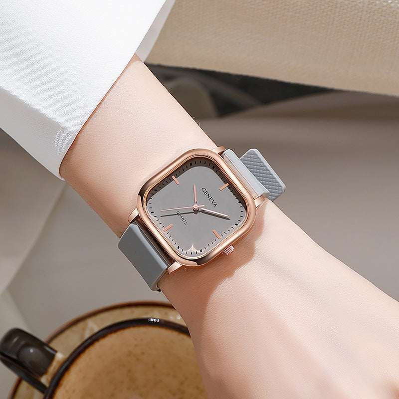 Women's Silicone Strap Fashionable Rose Gold Watch