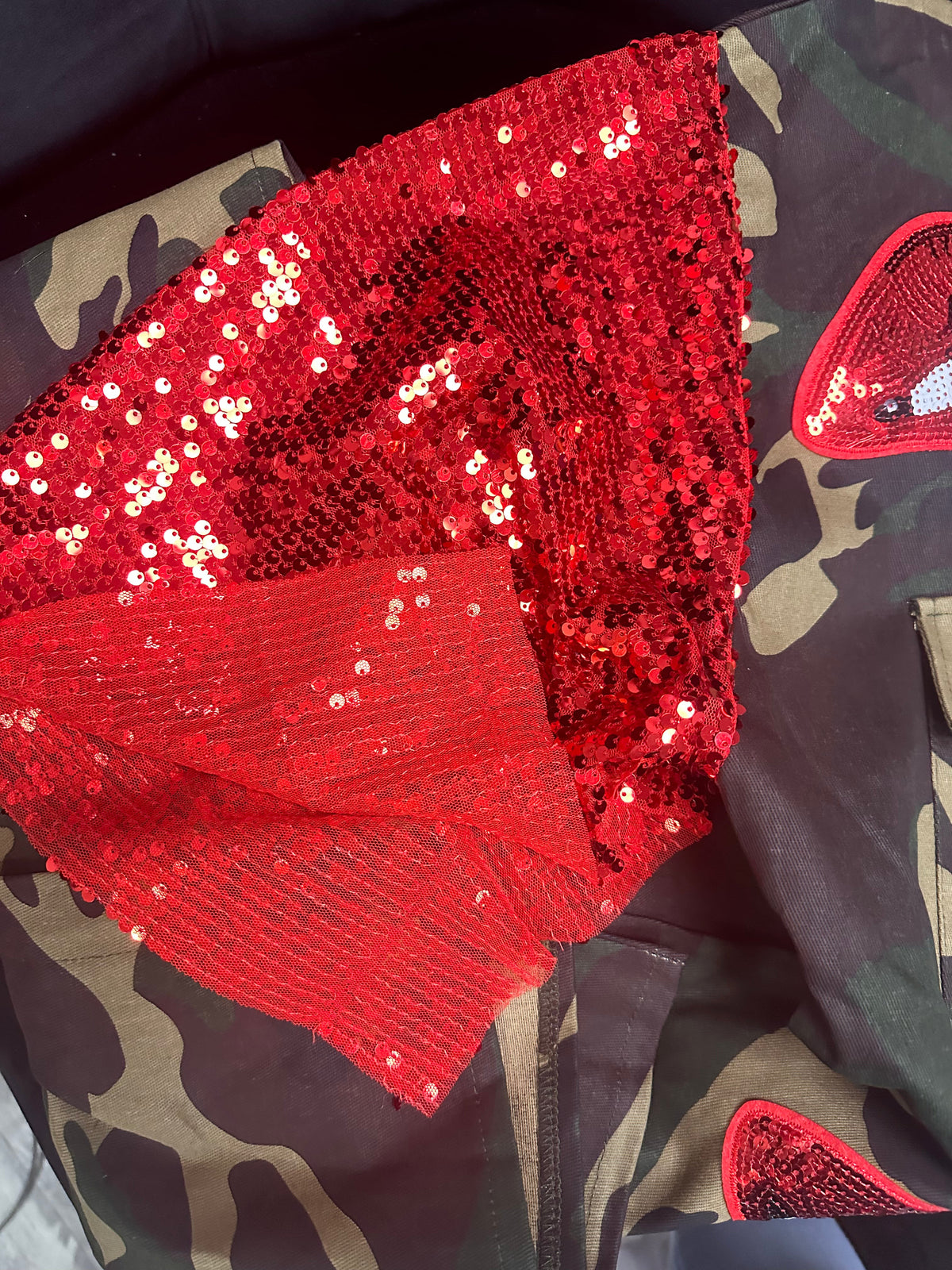 Camouflage Sequin Lips Split Sleeve Jacket
