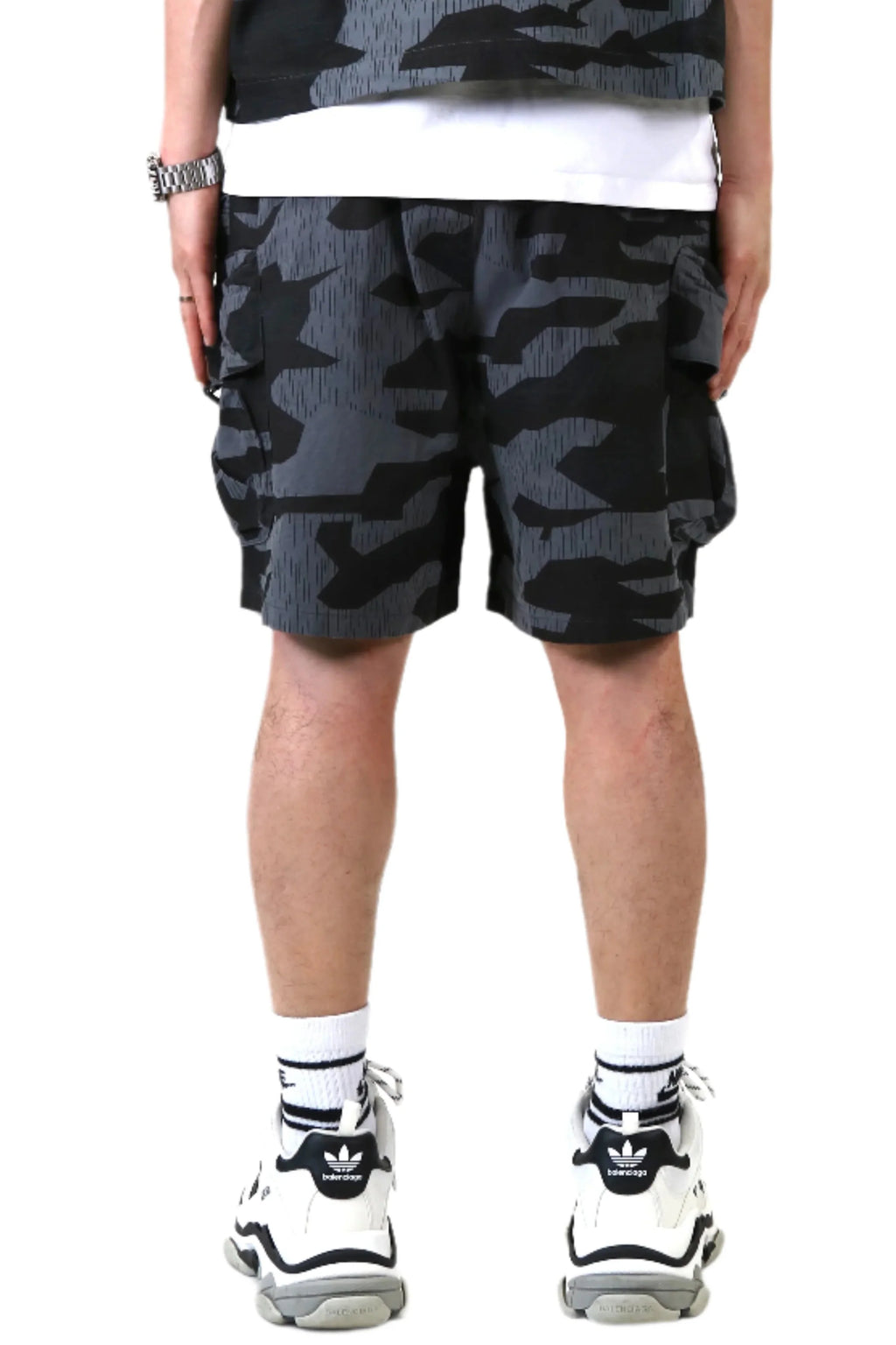 NOIR Fine Ripstop Twill Wide bottom opening short pants.