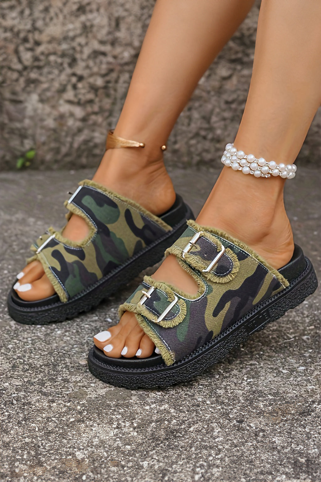 Frayed Trim Hollow Out Retro Slippers