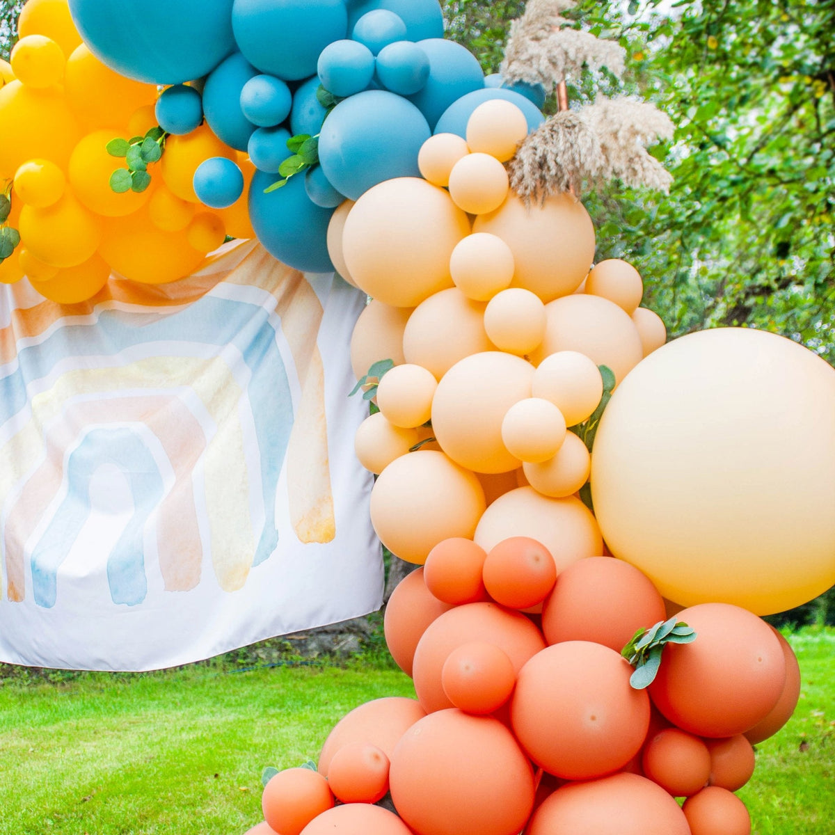Retro Rainbow Balloon Garland Kit – Blue & Orange